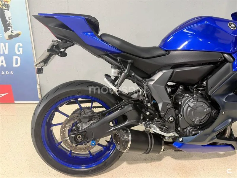 Yamaha R7 – Vista 10