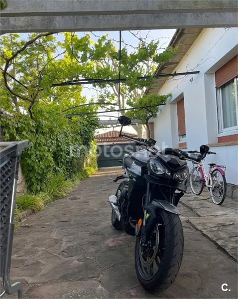 Triumph Street Triple 765 – Vista 6