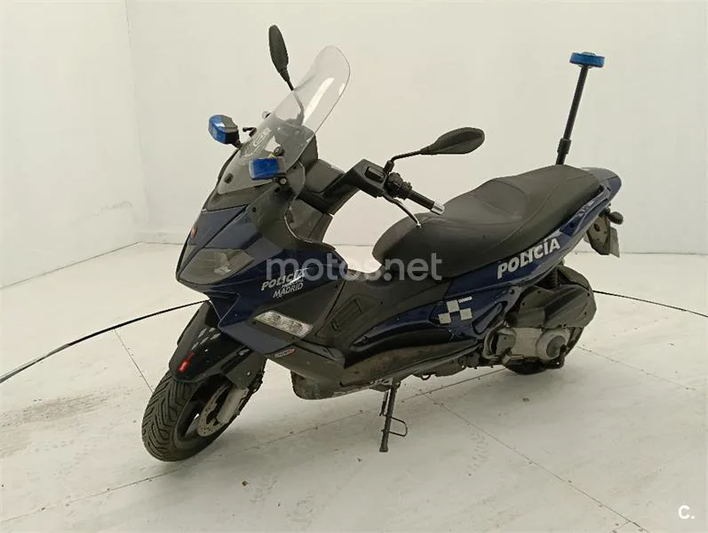 Aprilia SR Max 300 – Vista 15
