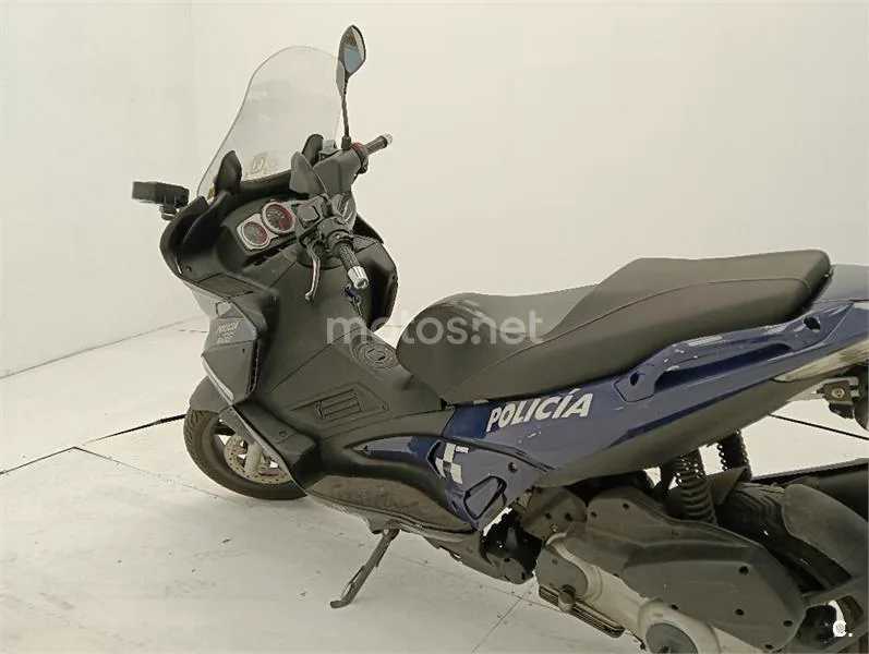 Aprilia SR Max 300 – Vista 16