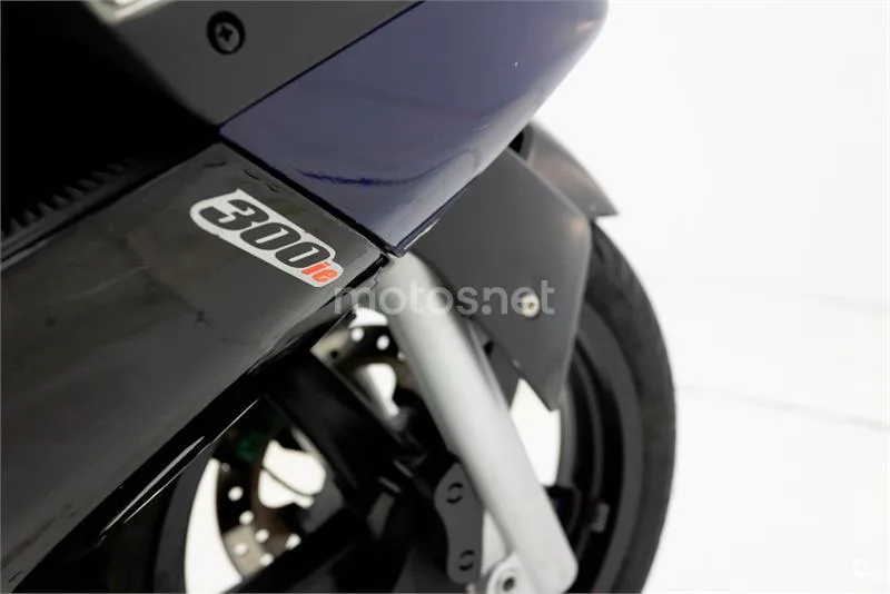 Aprilia SR Max 300 – Vista 9