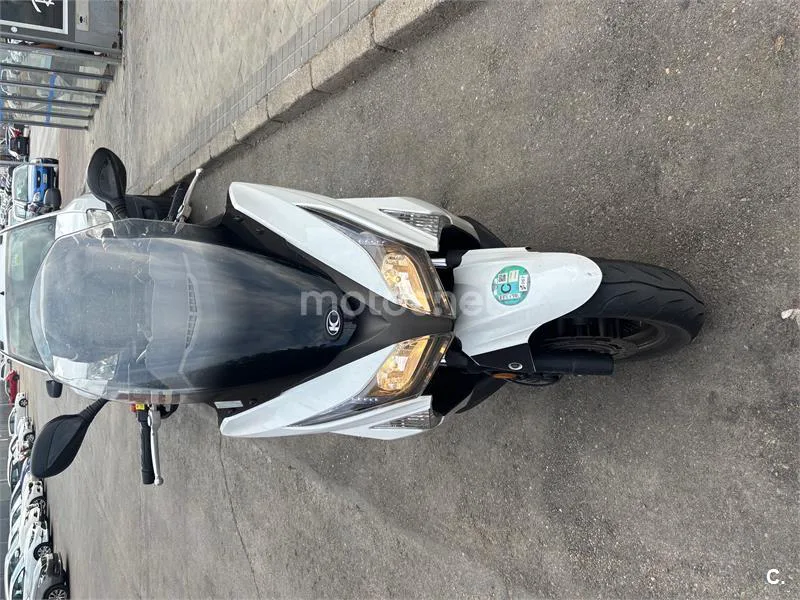 Kymco Grand Dink 300 – Vista 2