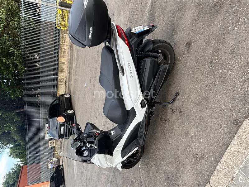 Kymco Grand Dink 300 – Vista 3