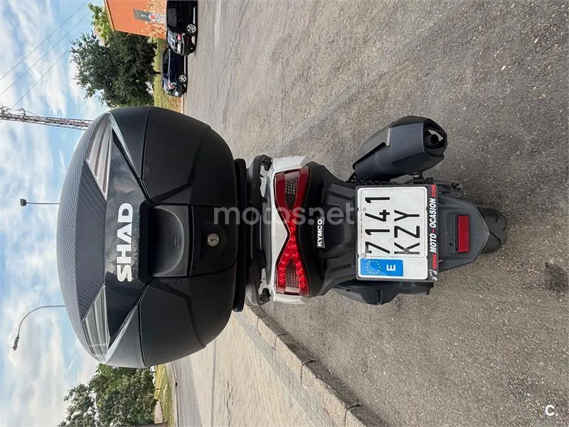 Kymco Grand Dink 300 – Vista 4