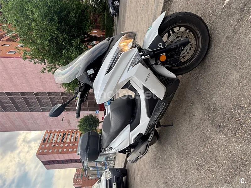 Kymco Grand Dink 300 – Vista 5