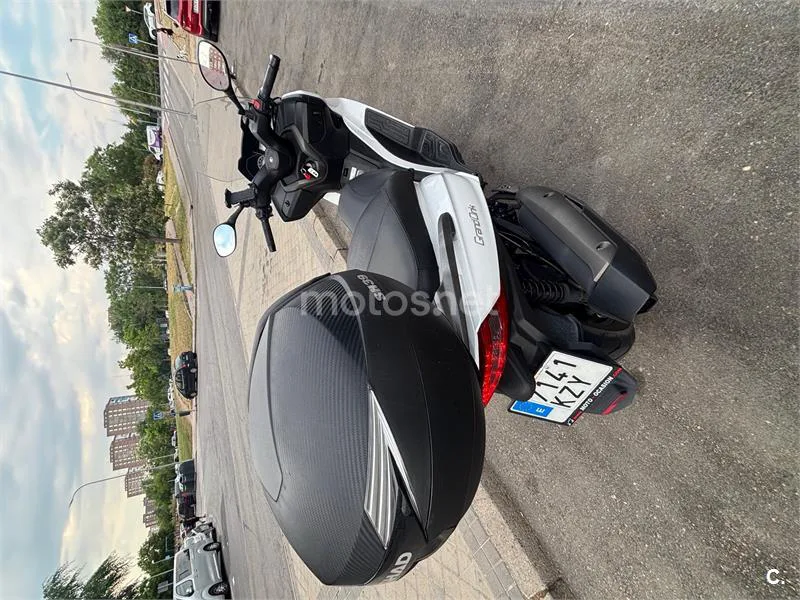 Kymco Grand Dink 300 – Vista 8
