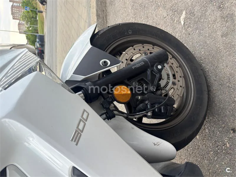 Kymco Grand Dink 300 – Vista 9