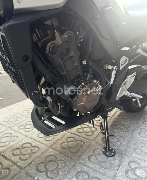 Honda CB 650 R – Vista 10