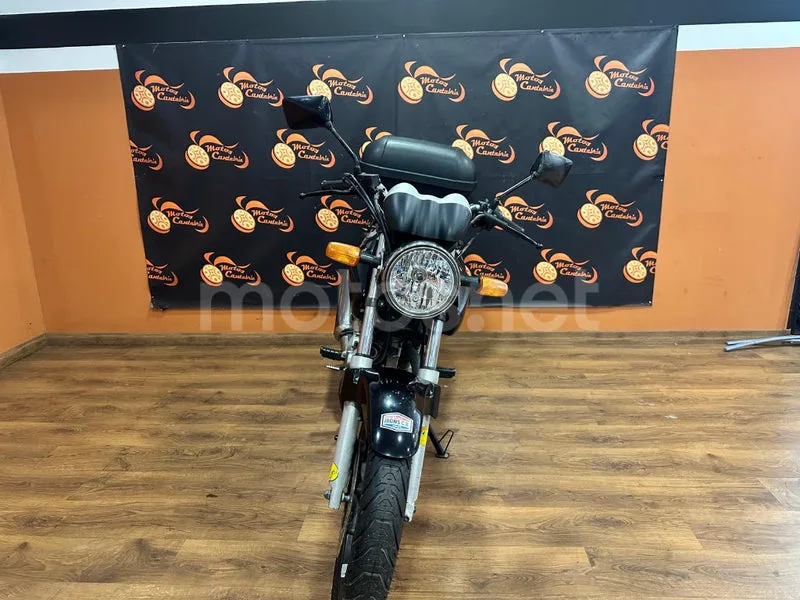 Honda CB250F - Vista 3