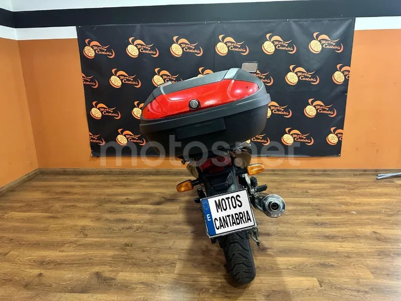 Honda CB250F - Vista 5