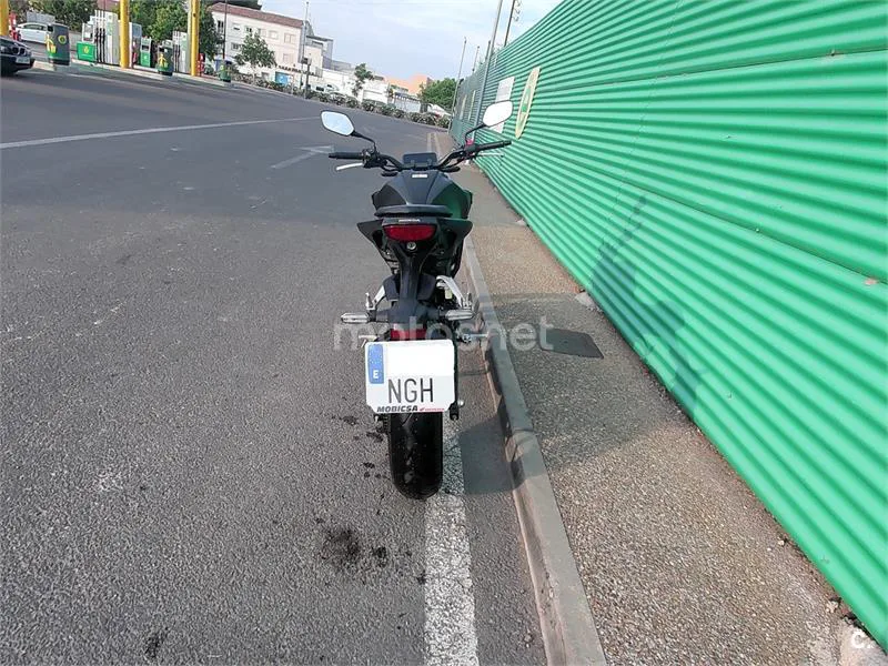 Honda CB 125 R – Vista 4
