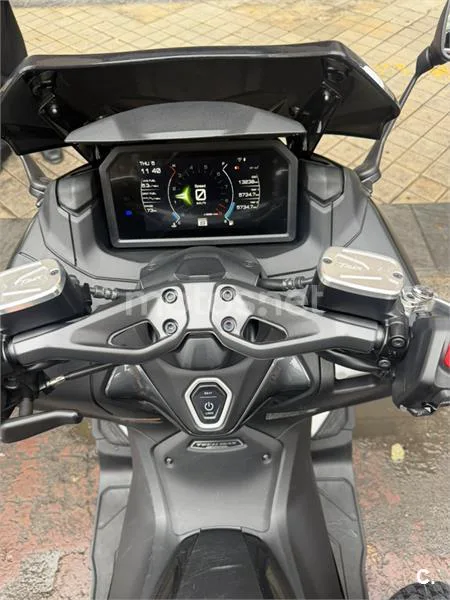 Yamaha TMAX – Vista 8