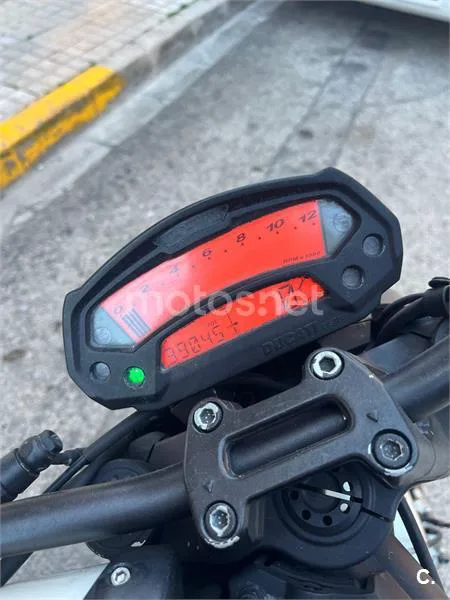 Ducati Monster 696 – Vista 2