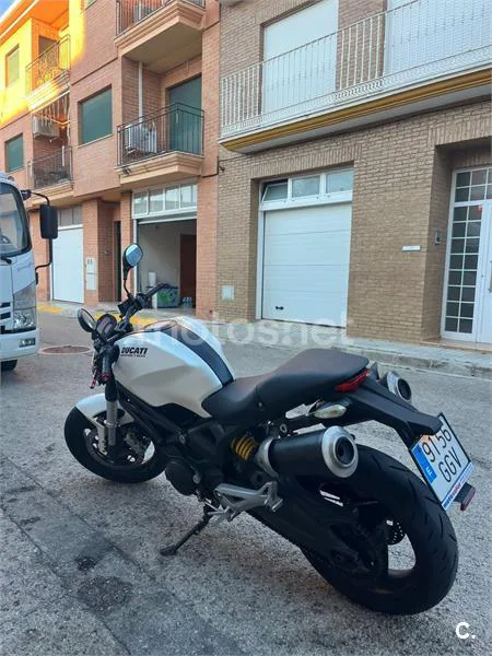 Ducati Monster 696 – Vista 3