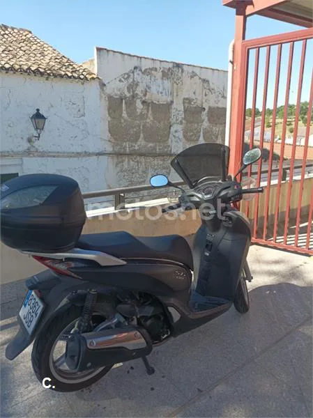 Honda SH300i - Vista 5