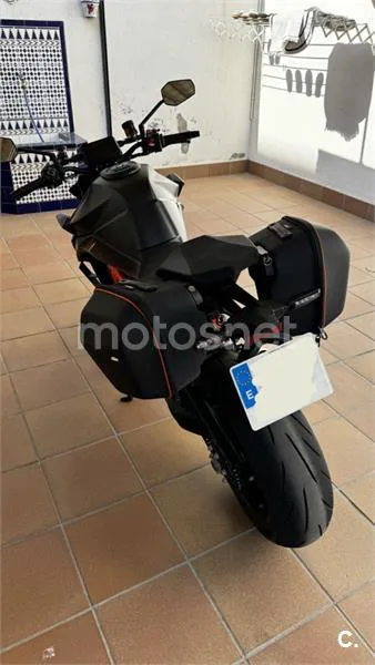 KTM 1390 Super Duke R – Vista 11