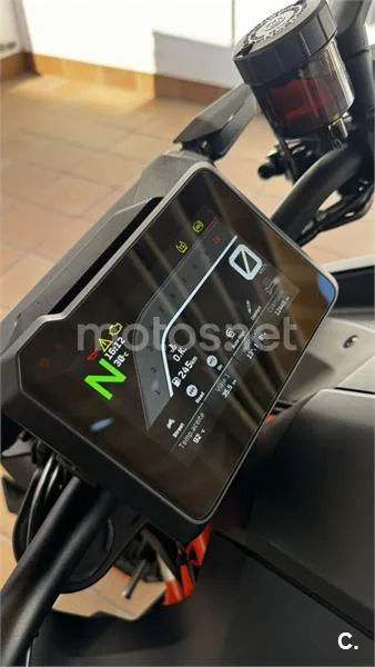 KTM 1390 Super Duke R – Vista 6