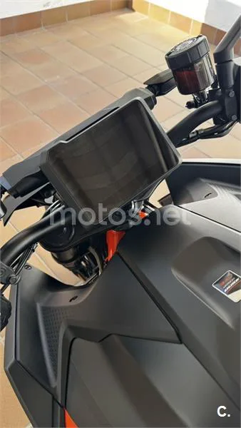 KTM 1390 Super Duke R – Vista 8