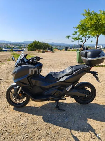 Honda Forza 750 – Vista 2