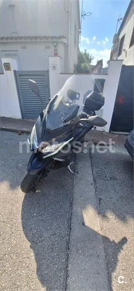 Kymco AK 550 – Vista 2