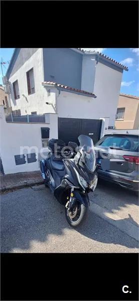 Kymco AK 550 – Vista 7