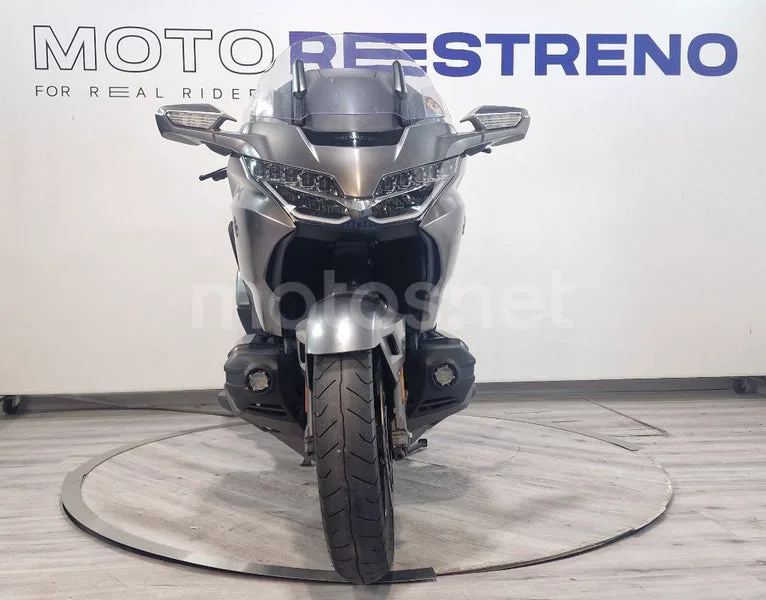 Honda GL 1800 Gold Wing – Vista 4