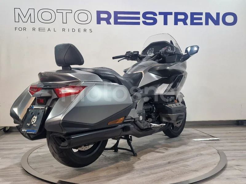 Honda GL 1800 Gold Wing – Vista 8