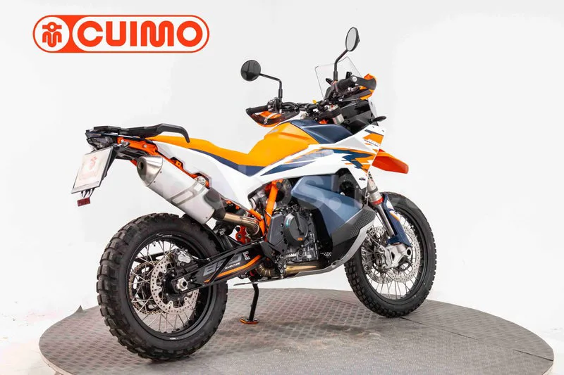 KTM 890 – Vista 9
