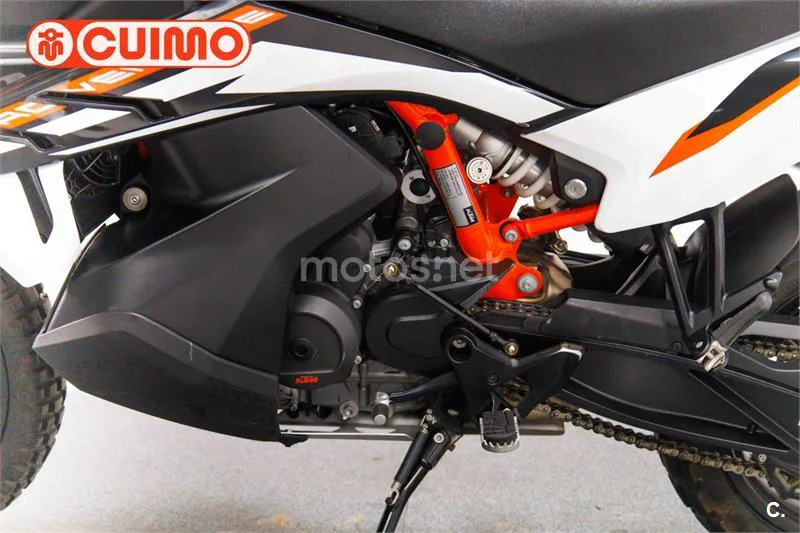 KTM 890 – Vista 19