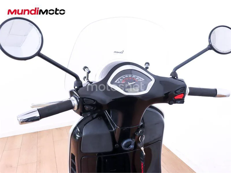 Vespa GTS 300 – Vista 11