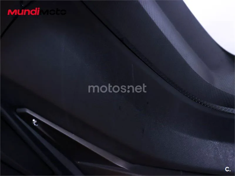 Yamaha TMAX 530 – Vista 16