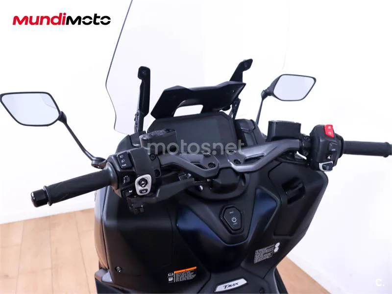 Yamaha TMAX – Vista 11