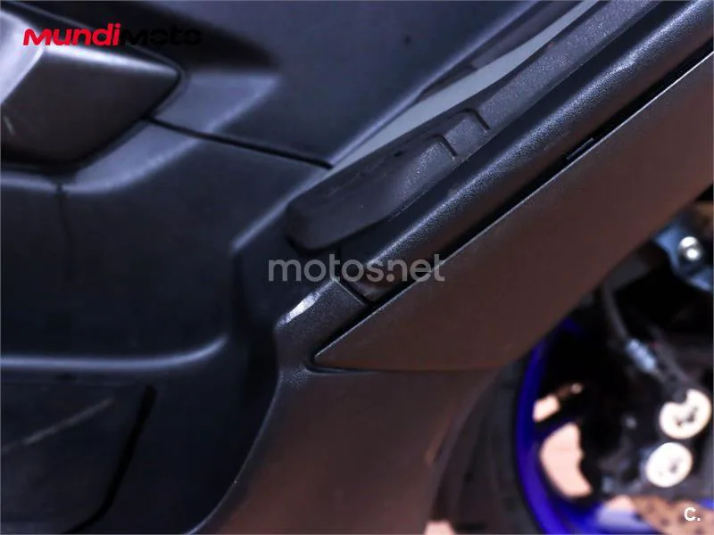 Yamaha TMAX – Vista 14