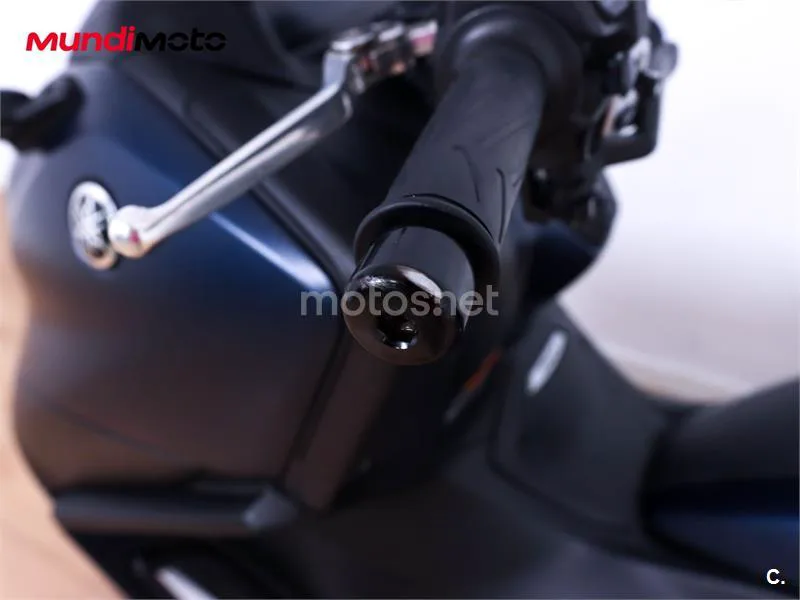 Yamaha TMAX – Vista 19