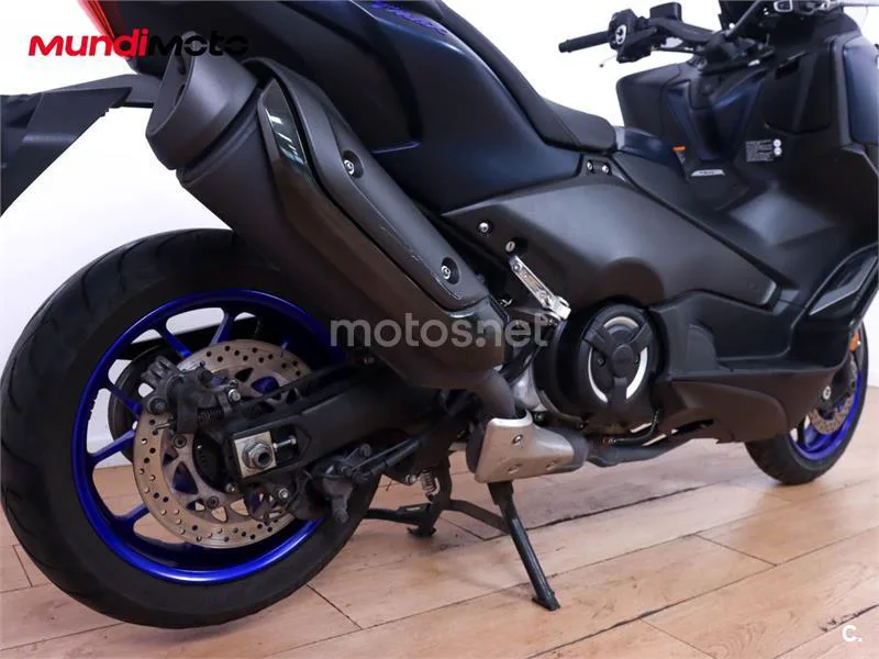 Yamaha TMAX – Vista 4