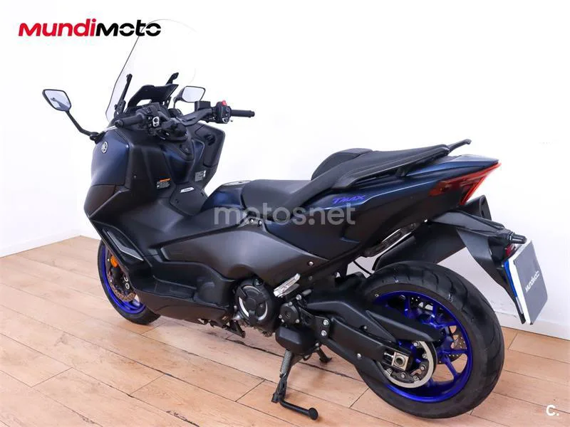 Yamaha TMAX – Vista 8