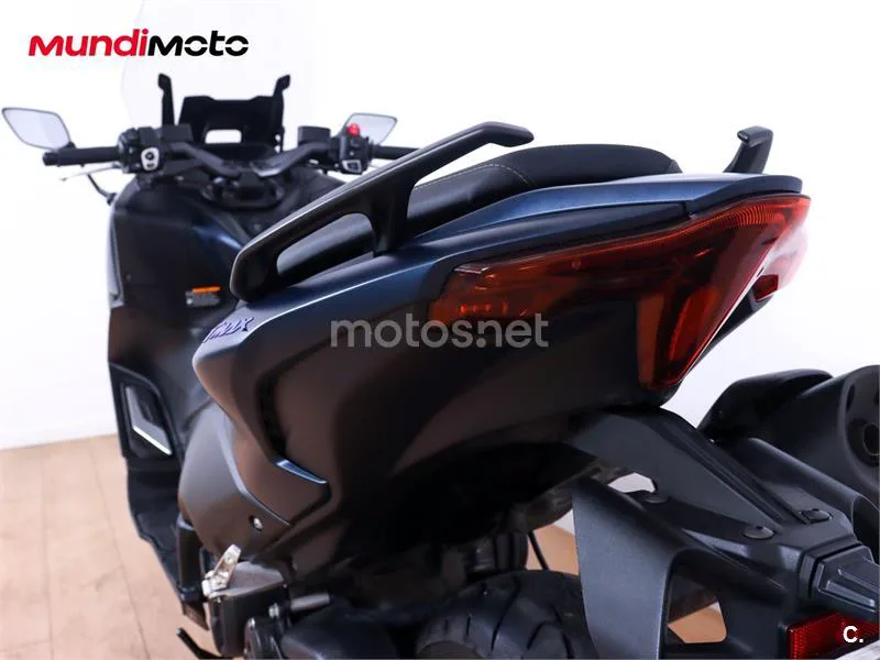 Yamaha TMAX – Vista 9