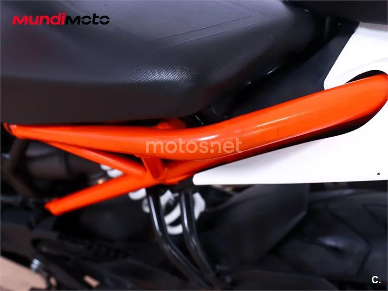 KTM 125 – Vista 16