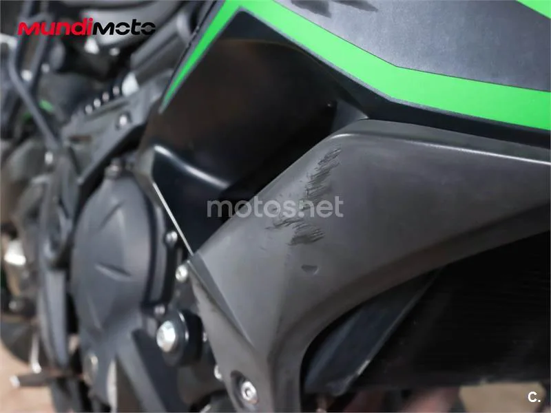 Kawasaki Versys – Vista 14
