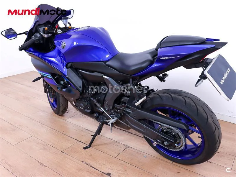 Yamaha R7 – Vista 8