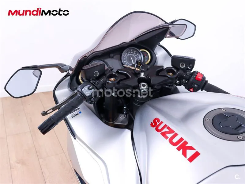 Suzuki Hayabusa – Vista 11