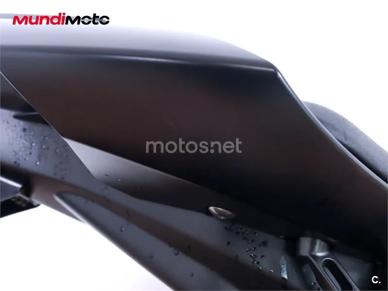 Yamaha R1 – Vista 13