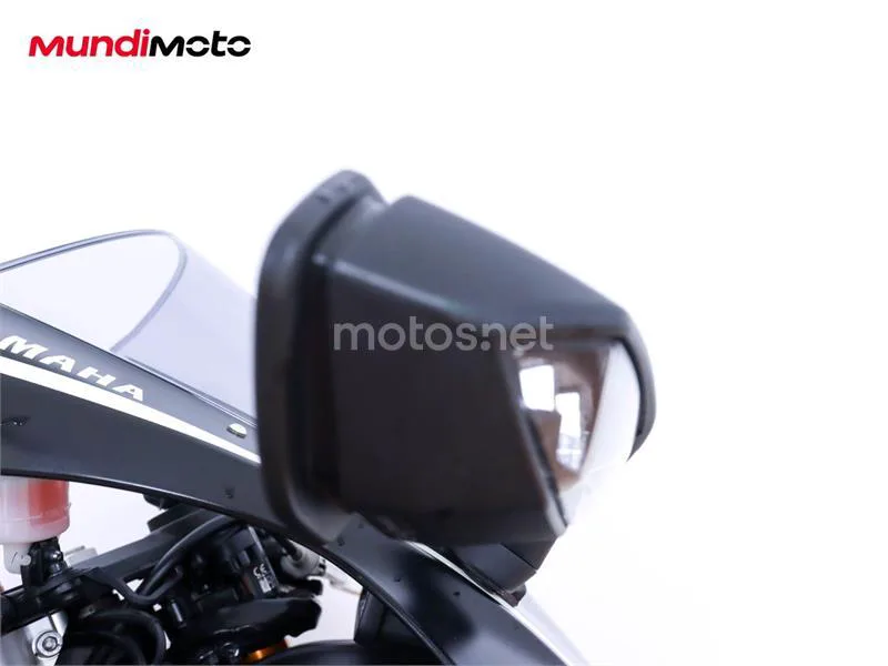 Yamaha R1 – Vista 14