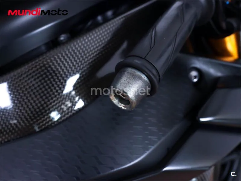 Yamaha R1 – Vista 15