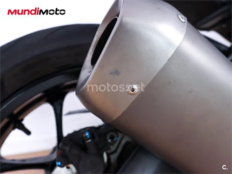 Yamaha R1 – Vista 19