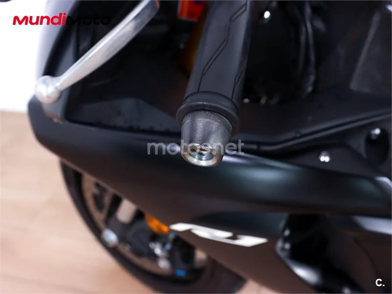 Yamaha R1 – Vista 21