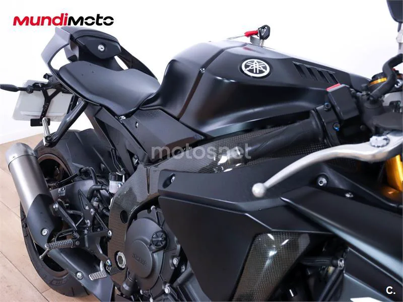 Yamaha R1 – Vista 24