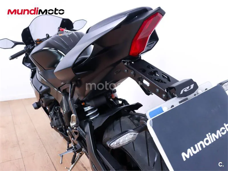 Yamaha R1 – Vista 9