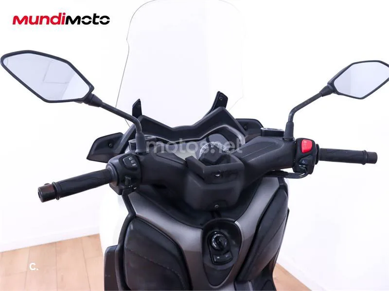 Yamaha XMAX 300 – Vista 11