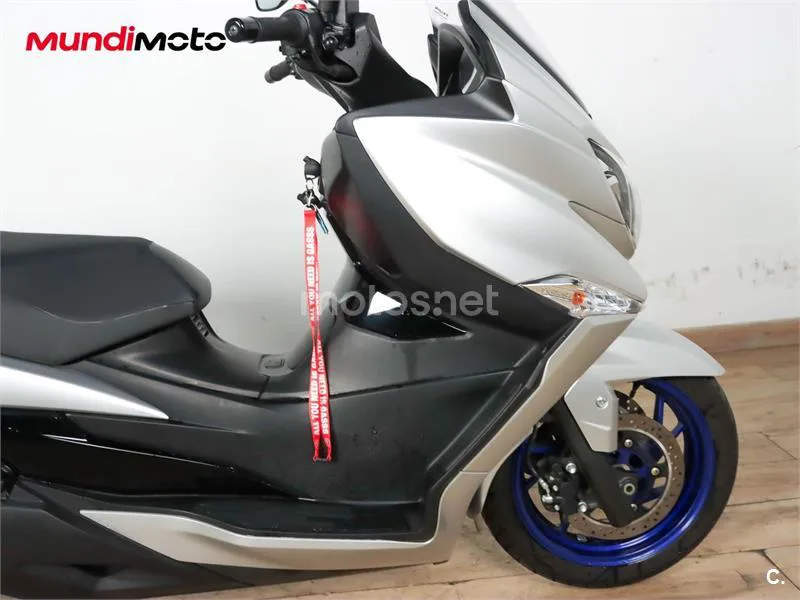Suzuki Burgman 400 – Vista 13